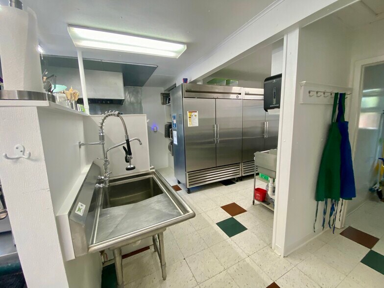 More Photos Of 730 Granite Ave, Shelby Specialty For Sale