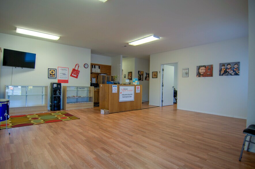 More Photos Of 1900 Belmont Loop, Woodland Storefront Retail Office For Lease