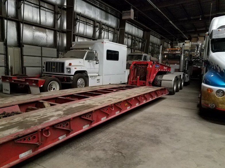 More Photos Of 1326 Industrial Dr, Lake in the Hills Distribution For Sale