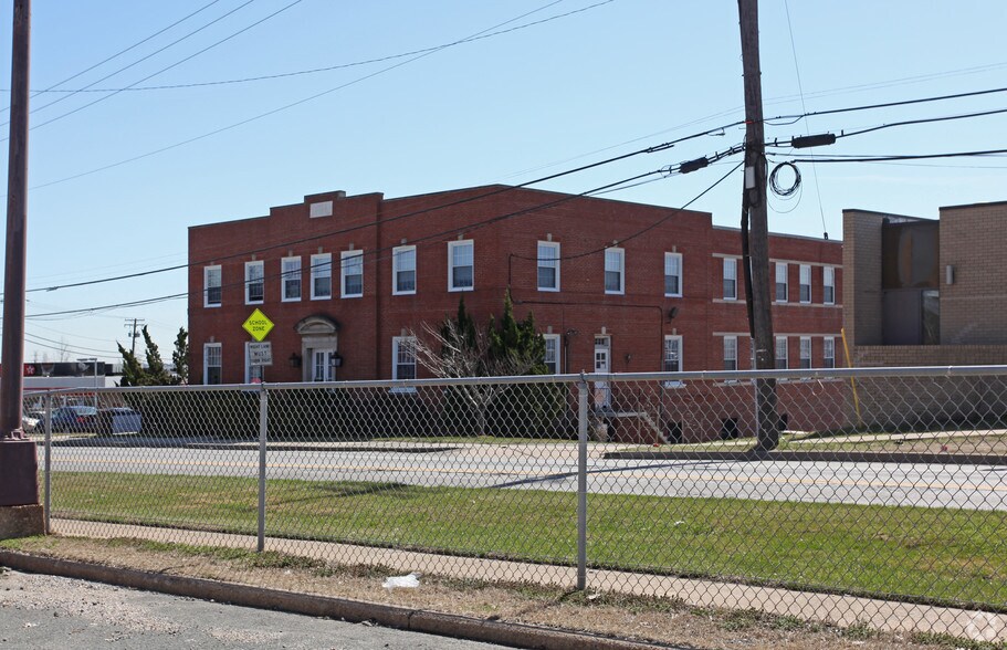 More Photos Of 3501 Sinclair Ln, Baltimore Medical For Lease