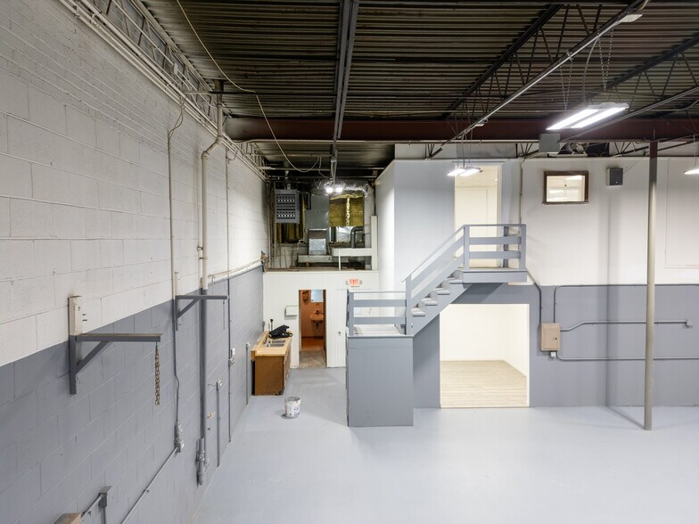 More Photos Of 4135 W 123rd St, Alsip Warehouse For Lease