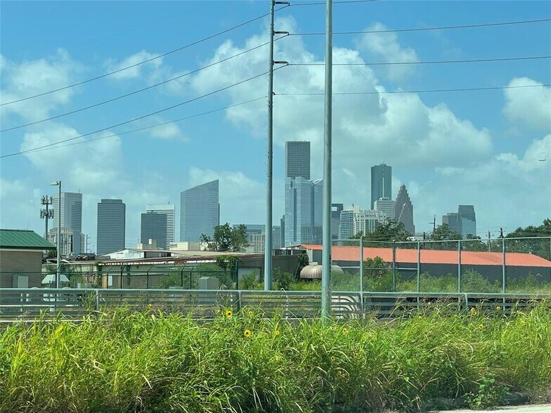 More Photos Of 2023 Semmes St, Houston Land For Sale