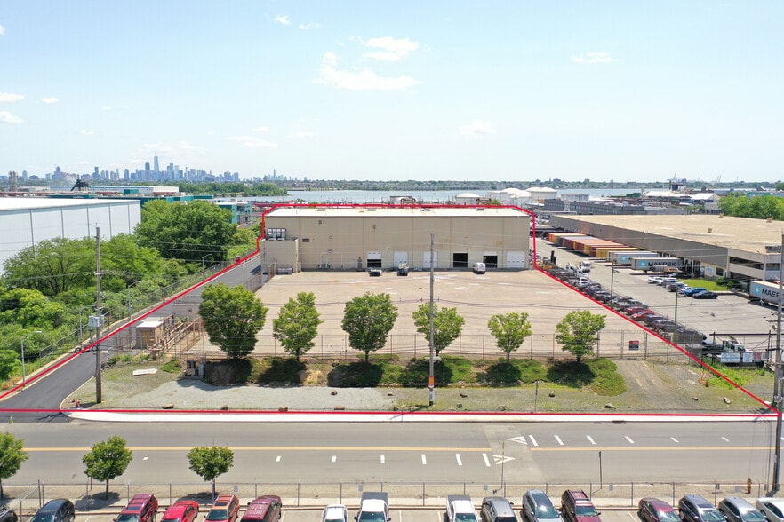 More Photos Of 449 Doremus Ave, Newark Warehouse For Lease