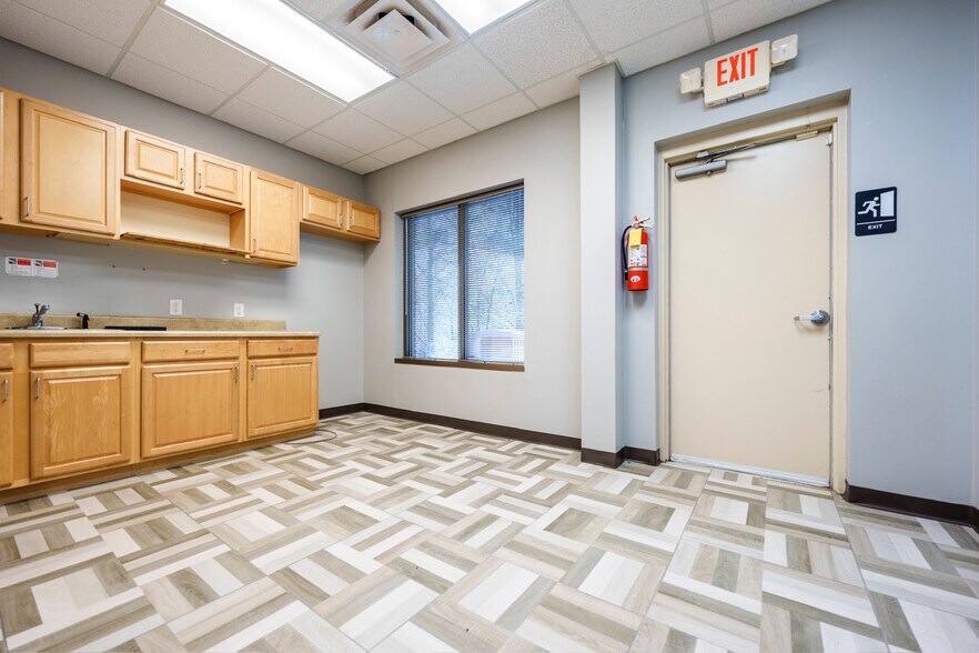 More Photos Of 4275 Johns Creek Pky, Suwanee Unknown For Lease