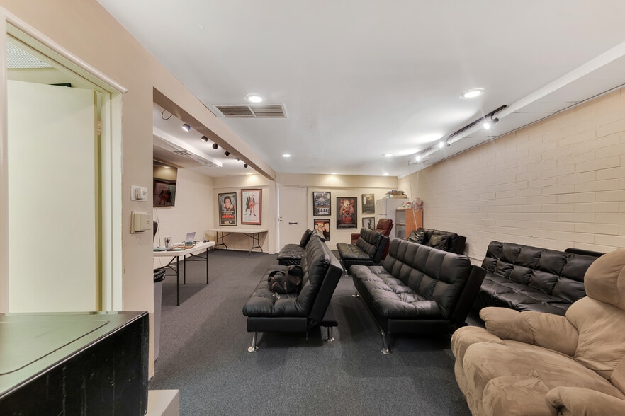 More Photos Of 4110 W Burbank Blvd, Burbank Office Residential For Sale