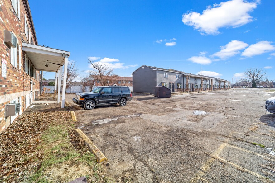 More Photos Of 4004 W Erie Ave, Lorain Apartments For Sale
