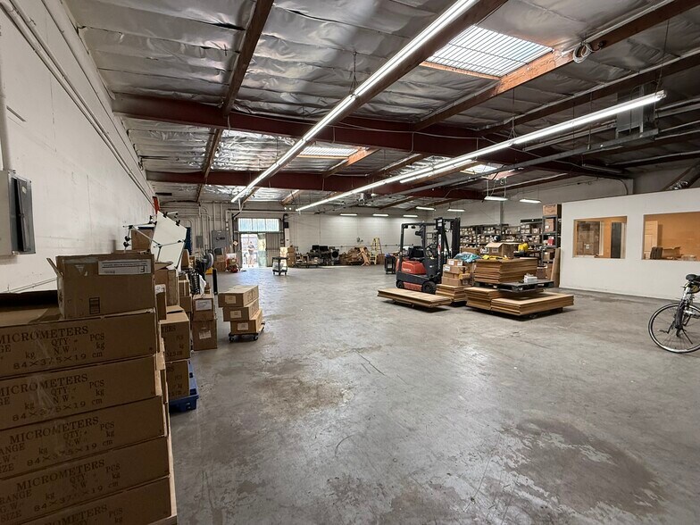 More Photos Of 13227 San Fernando Rd, Rancho Cascades Warehouse For Lease