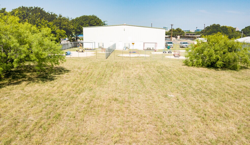 More Photos Of 3838 West Ave, San Antonio Warehouse For Sale