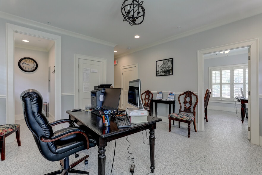 More Photos Of 2972 Lookout Pl NE, Atlanta Office Residential For Sale
