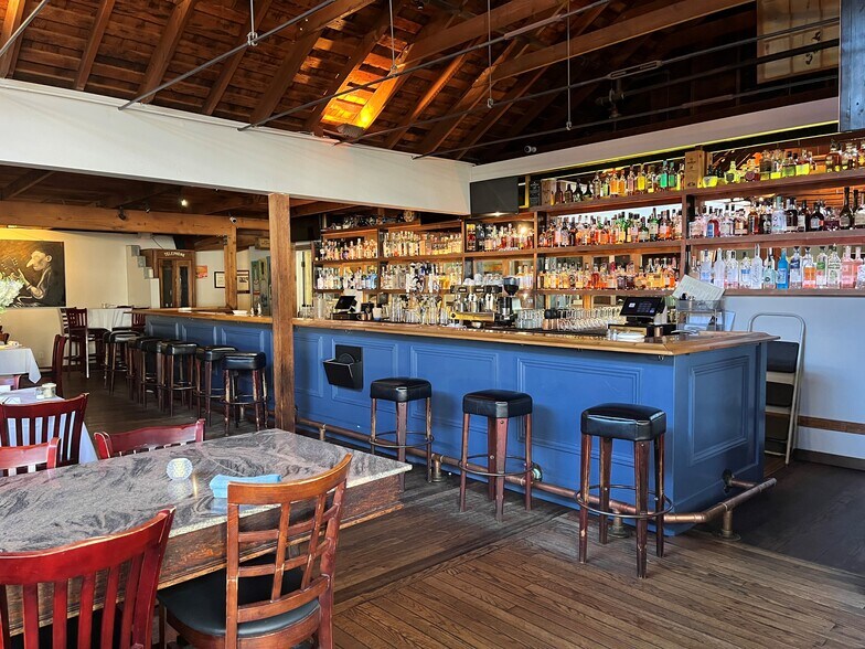 More Photos Of 5862-5872 Doyle St, Emeryville Restaurant For Sale
