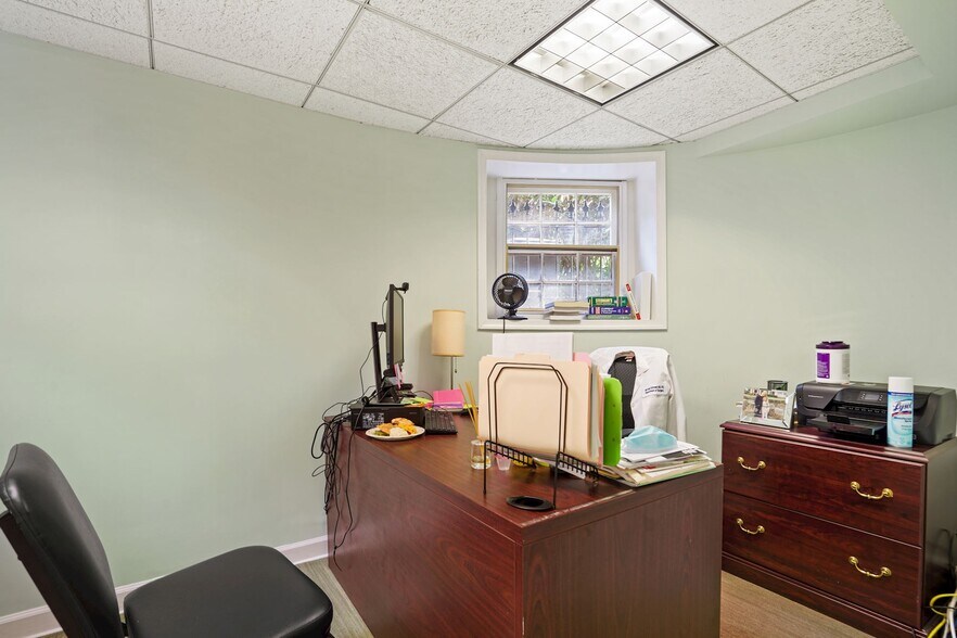 More Photos Of 1011 New Hampshire Ave NW, Washington Office For Lease