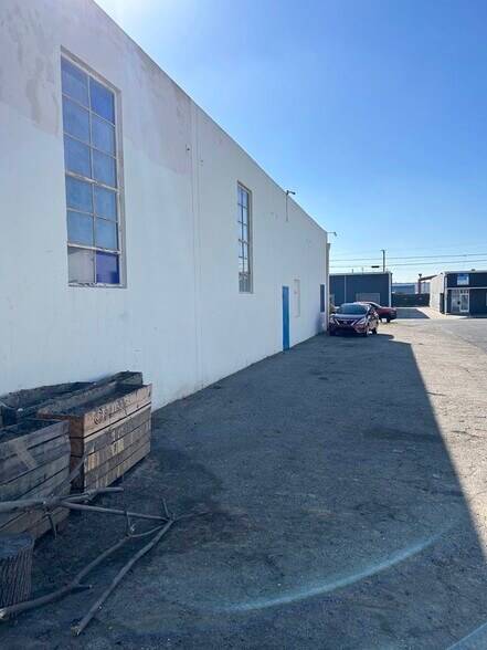 More Photos Of 125 W 157th St, Gardena Manufacturing For Sale