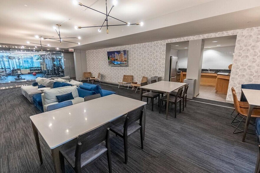More Photos Of 555 W Kinzie St, Chicago Multifamily For Sale