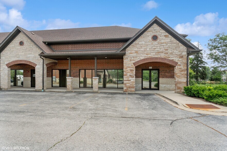More Photos Of 550-660 W Boughton Rd, Bolingbrook Unknown For Lease