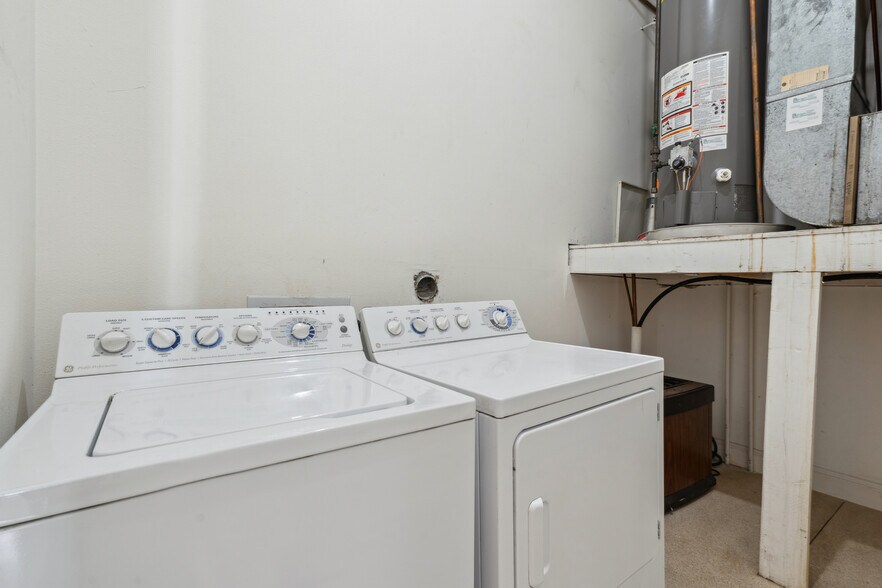 More Photos Of 626-632 Sycamore St, Waterloo Storefront Retail Office For Sale