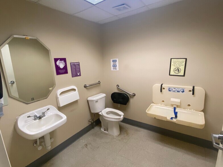 More Photos Of 1718 S Henderson Blvd, Kilgore Medical For Lease