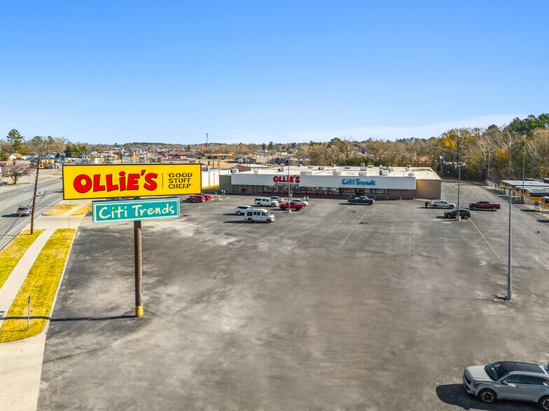 Primary Photo Of 809 S Timberland Dr, Lufkin Storefront For Sale