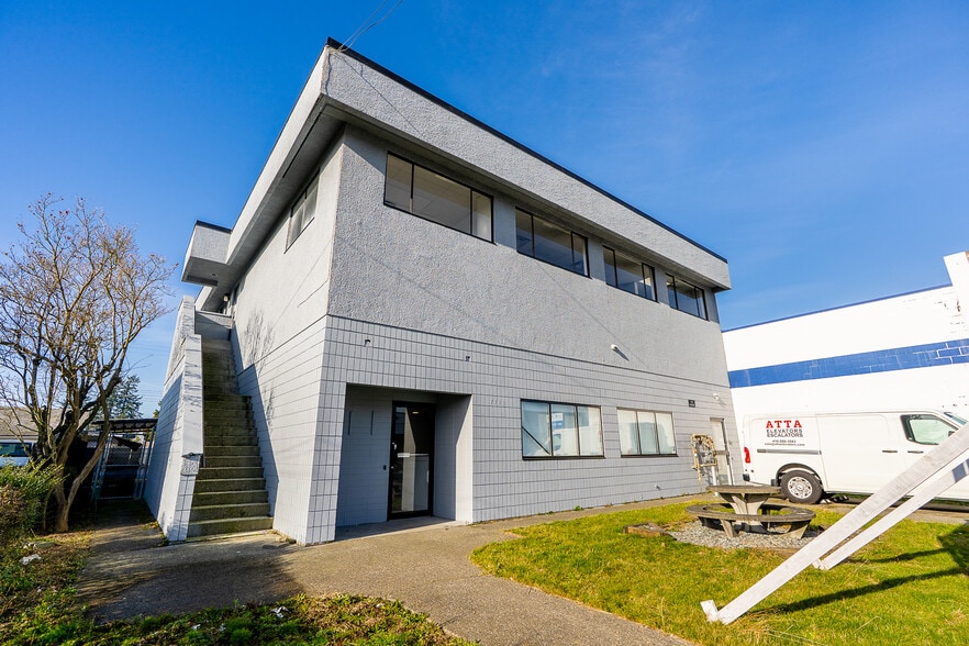 More Photos Of 7123 Curragh Av, Burnaby Light Manufacturing For Lease