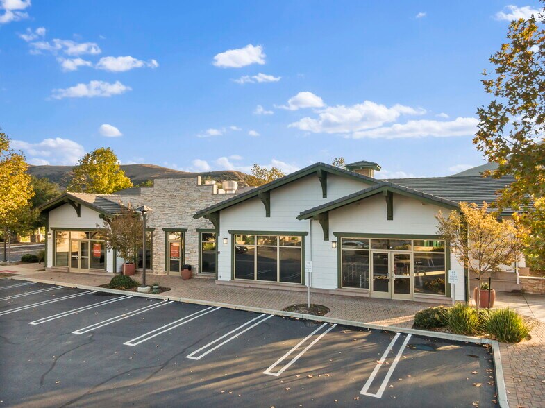 More Photos Of 29105-29125 Canwood St, Agoura Hills Restaurant For Lease