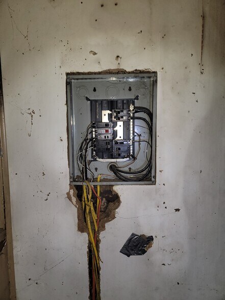 More Photos Of 1823 W 8th St, Muncie Multifamily For Sale