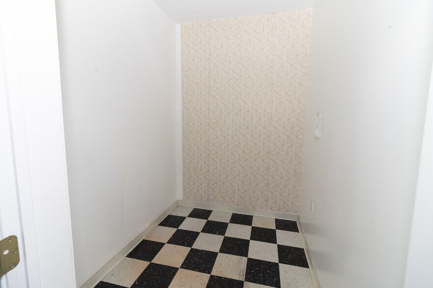 More Photos Of 635 Petro Point Dr, Lake Charles Office For Sale