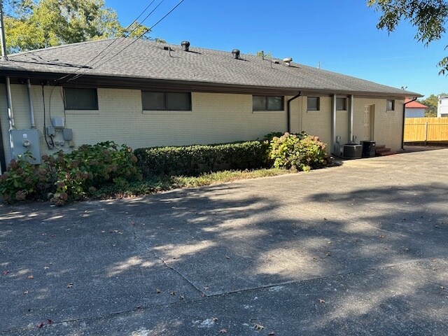 More Photos Of 16 E Williams St, Winder Medical For Sale