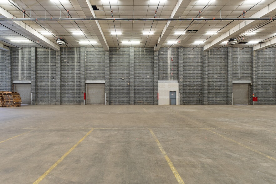 More Photos Of 1545 Hansford St, Charleston Light Distribution For Sale