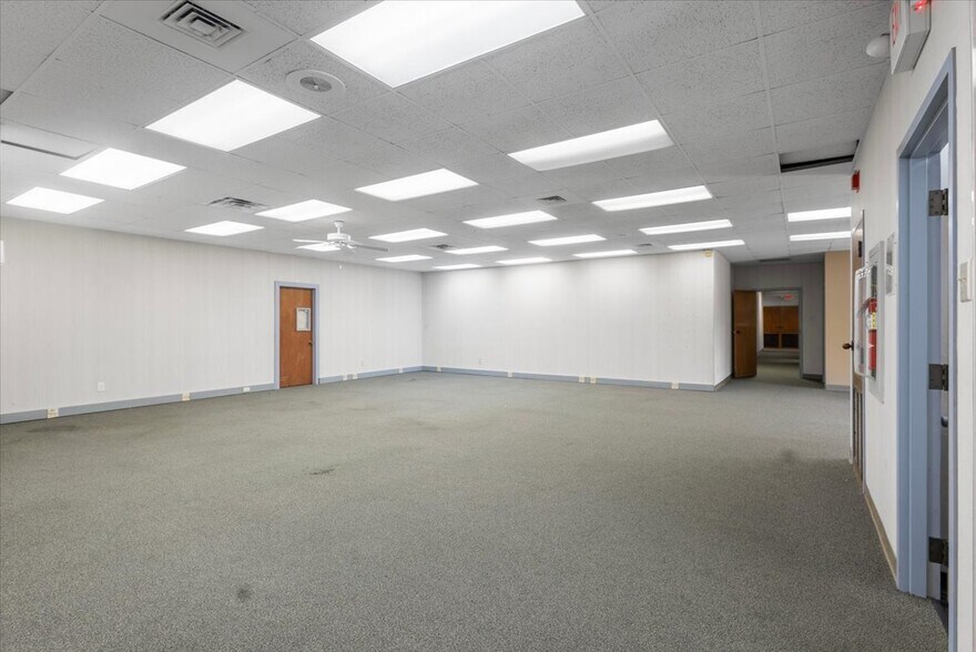 More Photos Of 9846 State Highway 31 E, Tyler Medical For Sale