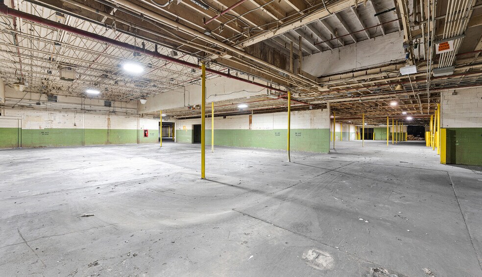More Photos Of 312 S 14th Ave, Humboldt Manufacturing For Sale