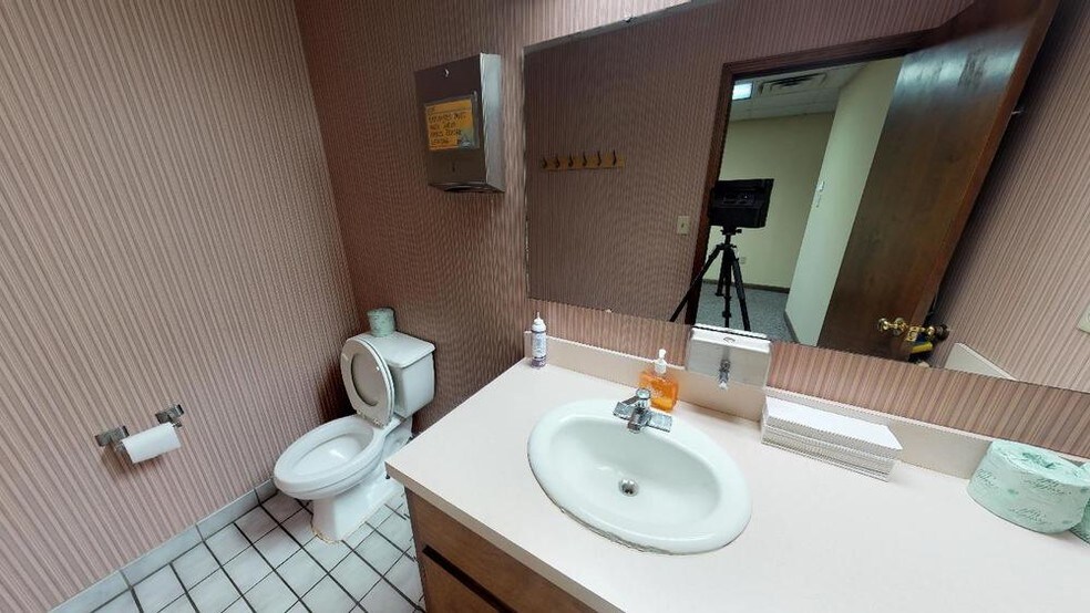 More Photos Of 4320 5th Ave, Marianna Medical For Lease