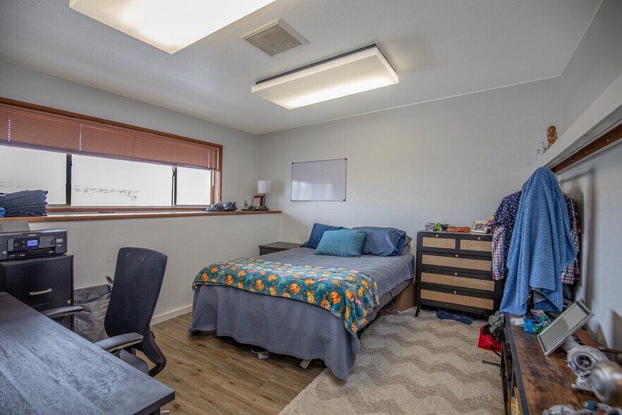 More Photos Of 4355 Lawehana St, Honolulu Industrial For Lease