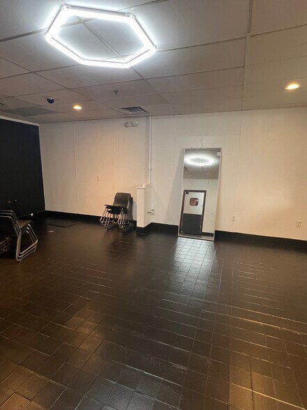 More Photos Of 418-420 E State St, Rockford Storefront For Sale