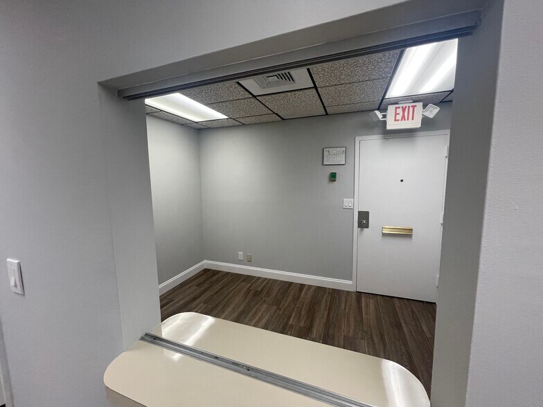More Photos Of 2131 Hollywood Blvd, Hollywood Office Residential For Lease