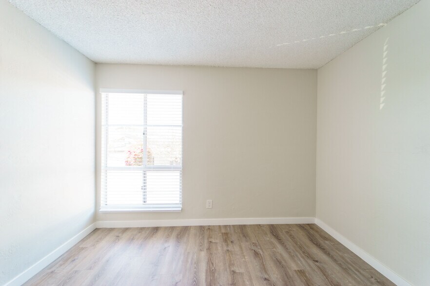 More Photos Of 12430 Oak Knoll Rd, Poway Apartments For Sale