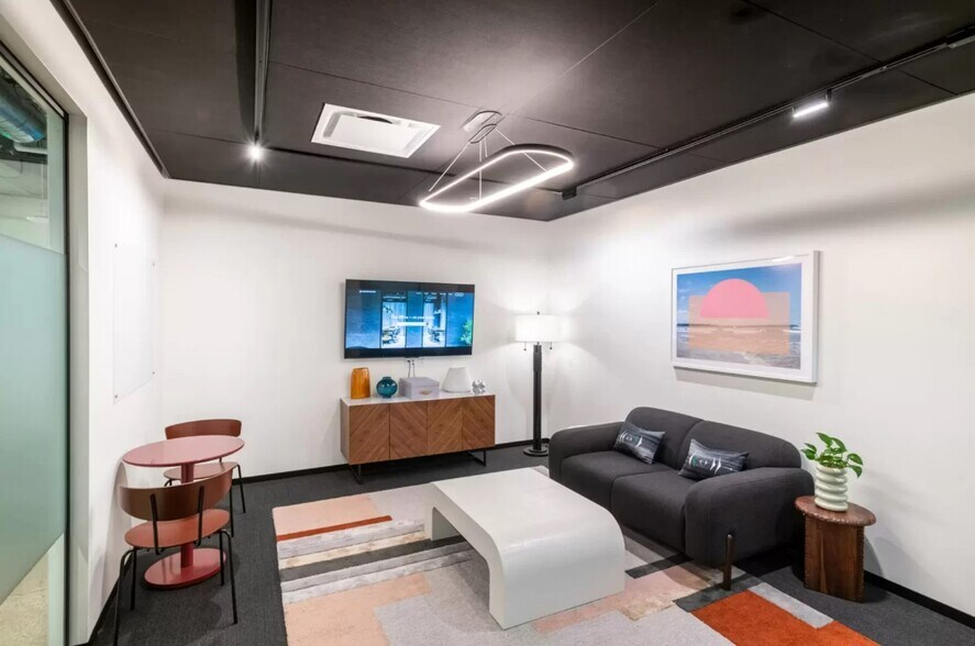 More Photos Of 3090 Bristol St, Costa Mesa Coworking Space