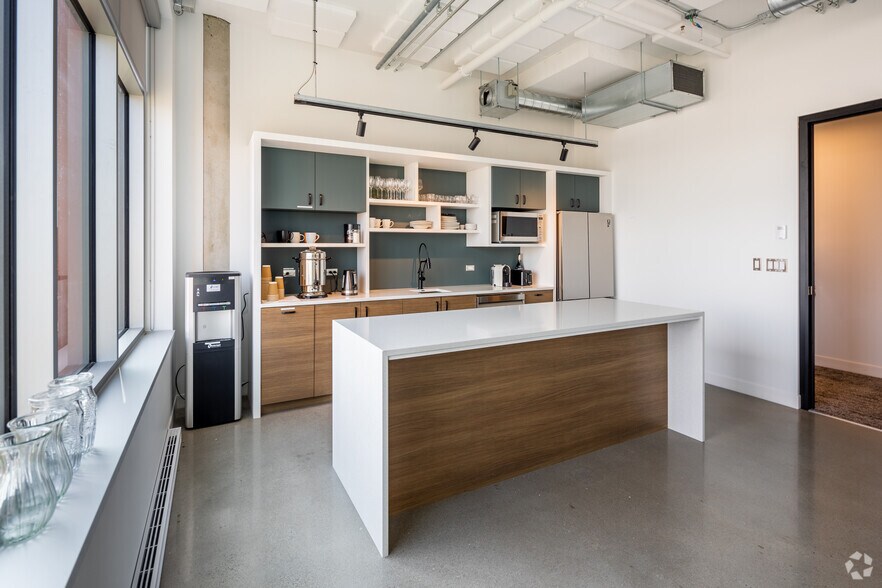 More Photos Of 7260 Rue Saint-Urbain, Montréal Office For Lease