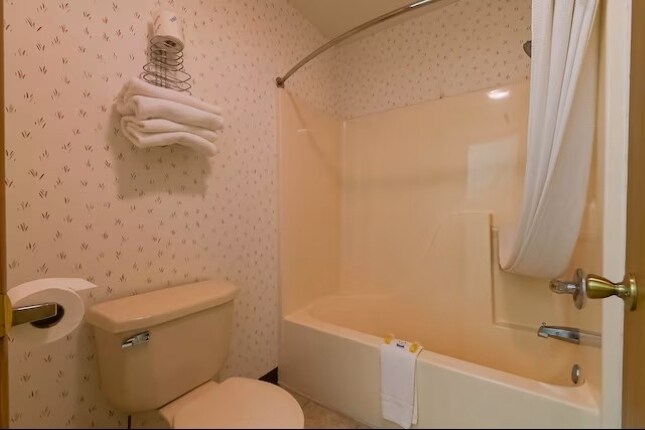 More Photos Of 3169 E Van Buren, Eureka Springs Hotel For Sale