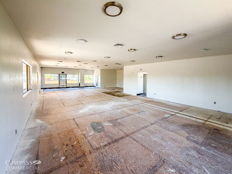 More Photos Of 1600-1628 NE 3rd St, Bend Freestanding For Lease