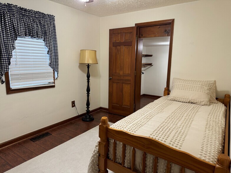 More Photos Of 2705 N US 52, Lebanon Specialty For Lease