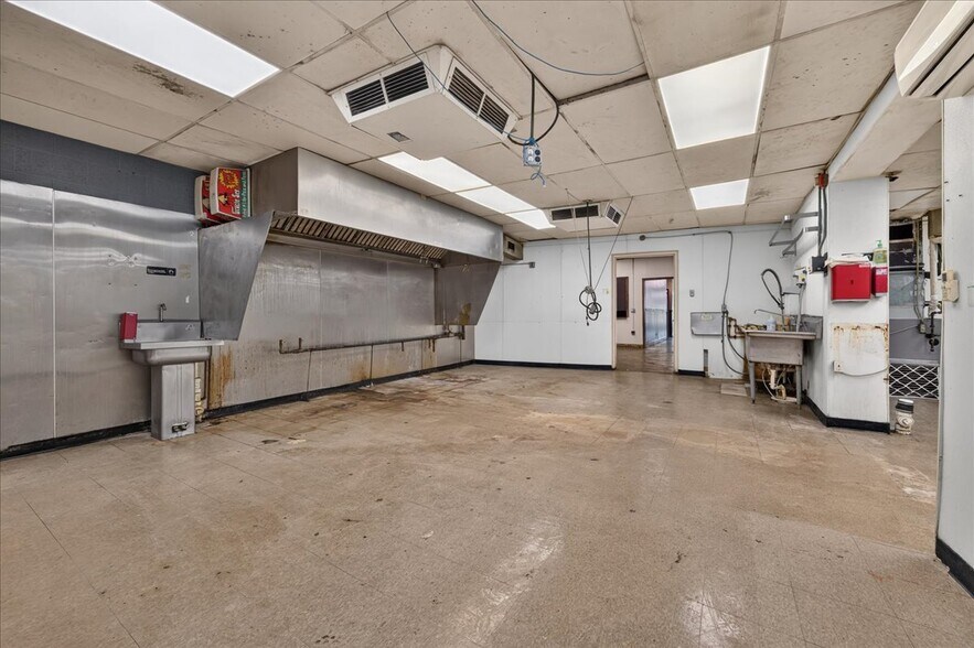 More Photos Of 26734 Michigan Ave, Inkster Freestanding For Sale