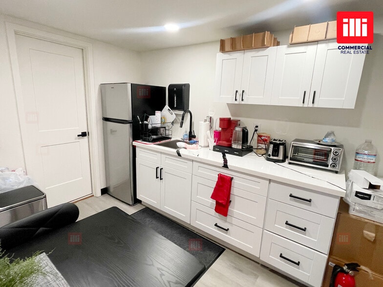 More Photos Of 2401 Ventura Blvd, Camarillo Storefront For Lease