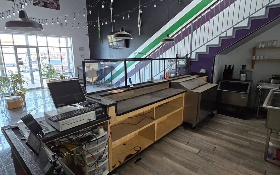 More Photos Of 5700 N Mesa Dr, El Paso Storefront For Lease