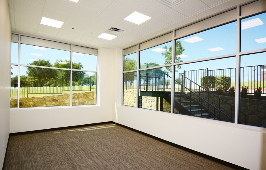 More Photos Of 4310 N Belt Line Rd, Irving Warehouse For Lease