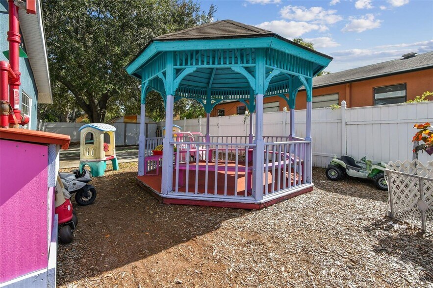 More Photos Of 9912 N Myrtle St, Tampa Daycare Center For Sale