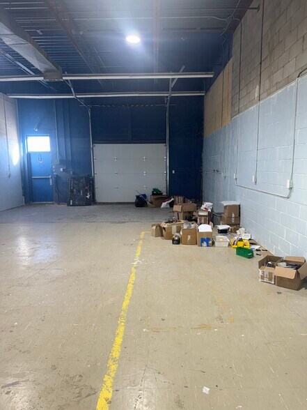 More Photos Of 2455 Cawthra Rd, Mississauga Light Distribution For Lease