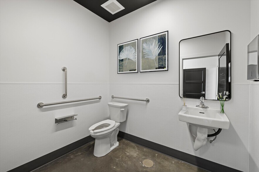 More Photos Of 2517 Logan St, Richland Service For Sale