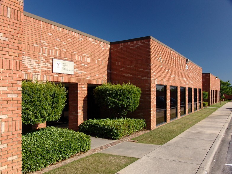 More Photos Of 135 Gemini Cir, Birmingham Unknown For Lease