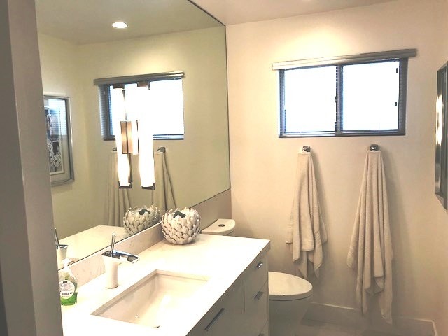 More Photos Of 560-562 S Indian Canyon Dr, Palm Springs Storefront Retail Residential For Lease