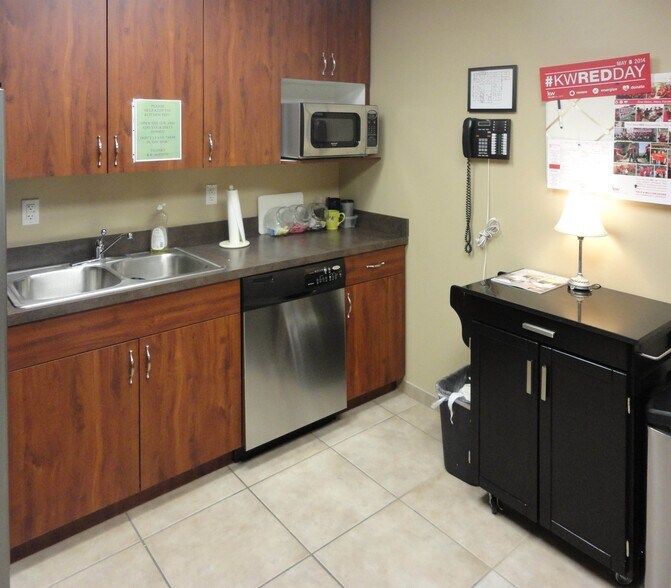 More Photos Of 20701 Bruce B Downs Blvd, Tampa Loft Creative Space For Lease