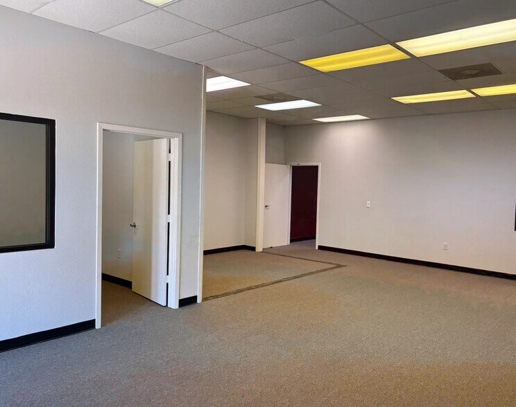 More Photos Of 3206 Longmire Dr, College Station Loft Creative Space For Lease